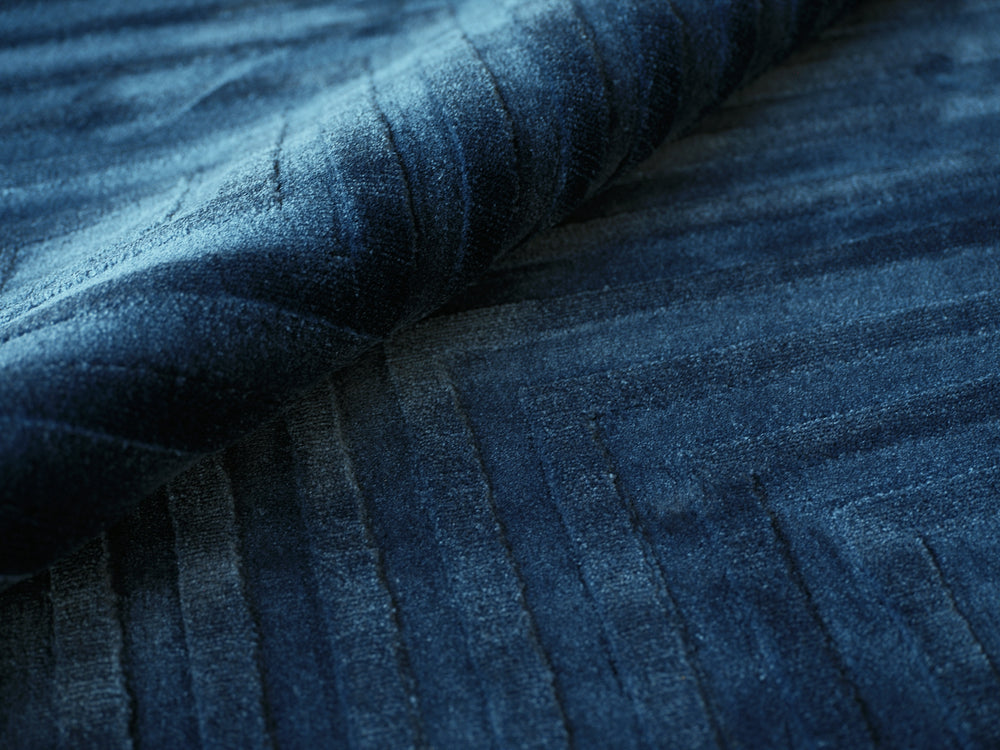 Exquisite Rugs Tovello Modern 6748 Navy Area Rug Lifestyle Image Feature