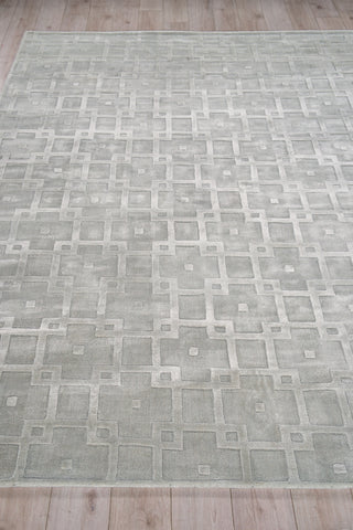 Exquisite Rugs Camora Modern 6753 Light Silver Area Rug Closeup Image