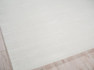 Exquisite Rugs Amani Modern 6763 White Area Rug Corner Image
