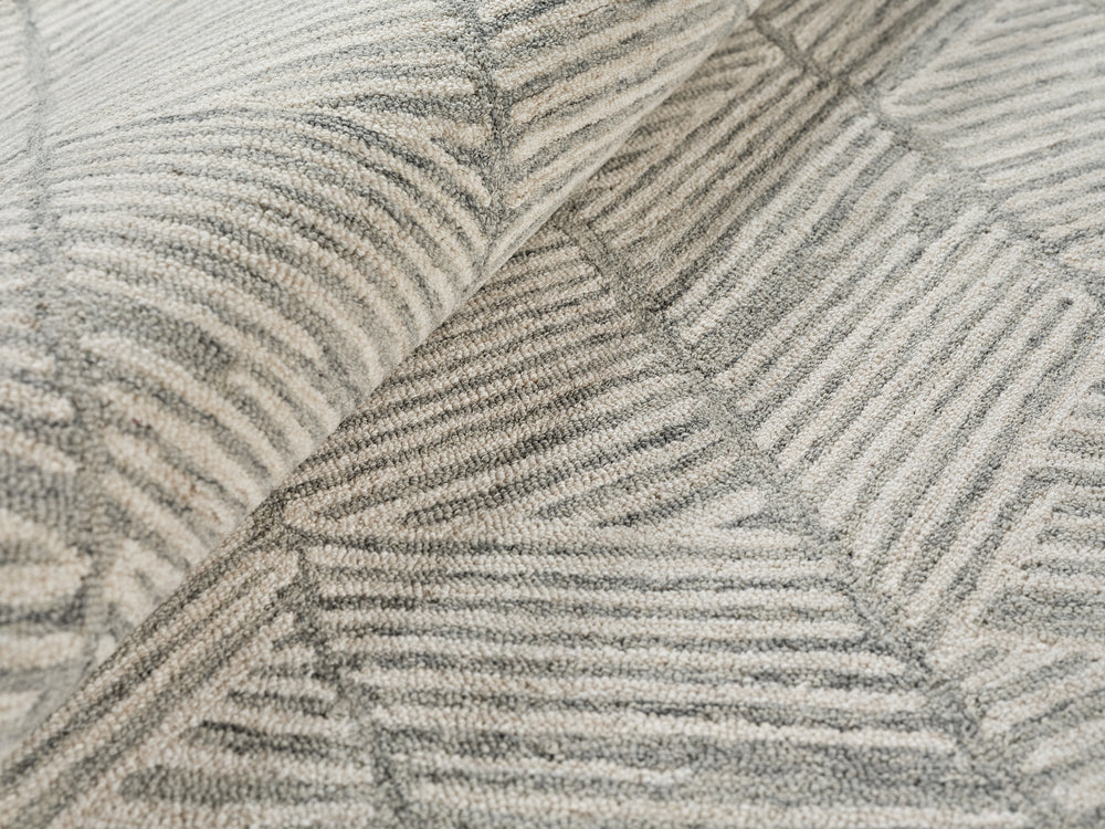 Exquisite Rugs Kascata 6786 Silver/Ivory Area Rug Lifestyle Image Feature