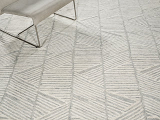 Exquisite Rugs Kascata 6786 Silver/Ivory Area Rug Lifestyle Image Feature