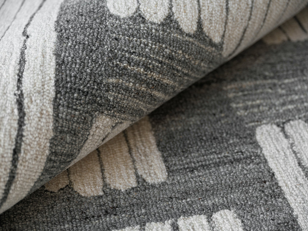 Exquisite Rugs Naturals 6787 Ivory/Silver Area Rug Lifestyle Image Feature