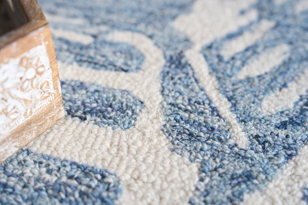 Exquisite Rugs Botanica 6813 Blue/Ivory Area Rug Lifestyle Image Feature