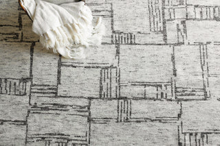 Exquisite Rugs Aldridge 6830 Ivory/Charcoal Area Rug Detail Image