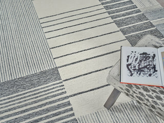 Exquisite Rugs Castine 6874 Gray/Ivory Area Rug Detail Image