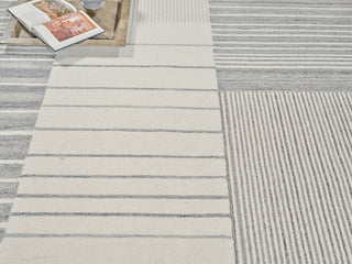 Exquisite Rugs Castine 6875 Silver/Ivory Area Rug Detail Image