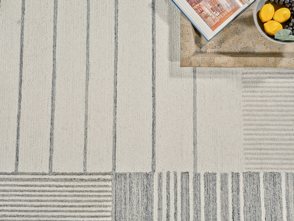 Exquisite Rugs Castine 6875 Silver/Ivory Area Rug Lifestyle Image Feature