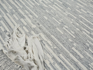 Exquisite Rugs Carmel 6877 Natural Gray/Ivory Area Rug Detail Image