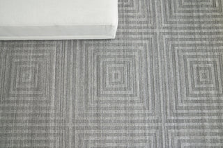 Exquisite Rugs Lotus 6956 Gray/Silver Area Rug by The Met Detail Image