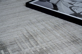 Exquisite Rugs Lotus 6957 Gray/Silver Area Rug Lifestyle Image Feature