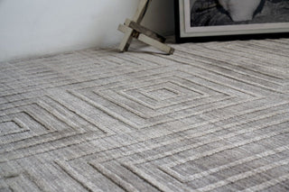 Exquisite Rugs Lotus 6957 Gray/Silver Area Rug Detail Image
