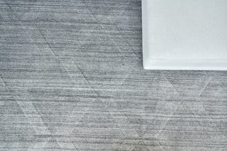 Exquisite Rugs Lotus 6960 Gray/Silver Area Rug by The Met Detail Image