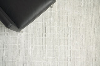 Exquisite Rugs Lotus 6967 Ivory Area Rug by The Met Detail Image