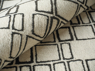 Exquisite Rugs Soho 7135 Ivory/Black Area Rug Lifestyle Image Feature