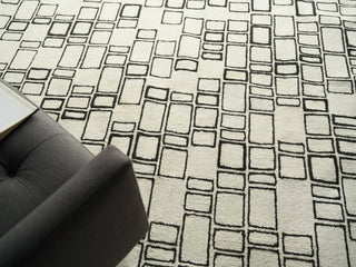 Exquisite Rugs Soho 7135 Ivory/Black Area Rug Detail Image