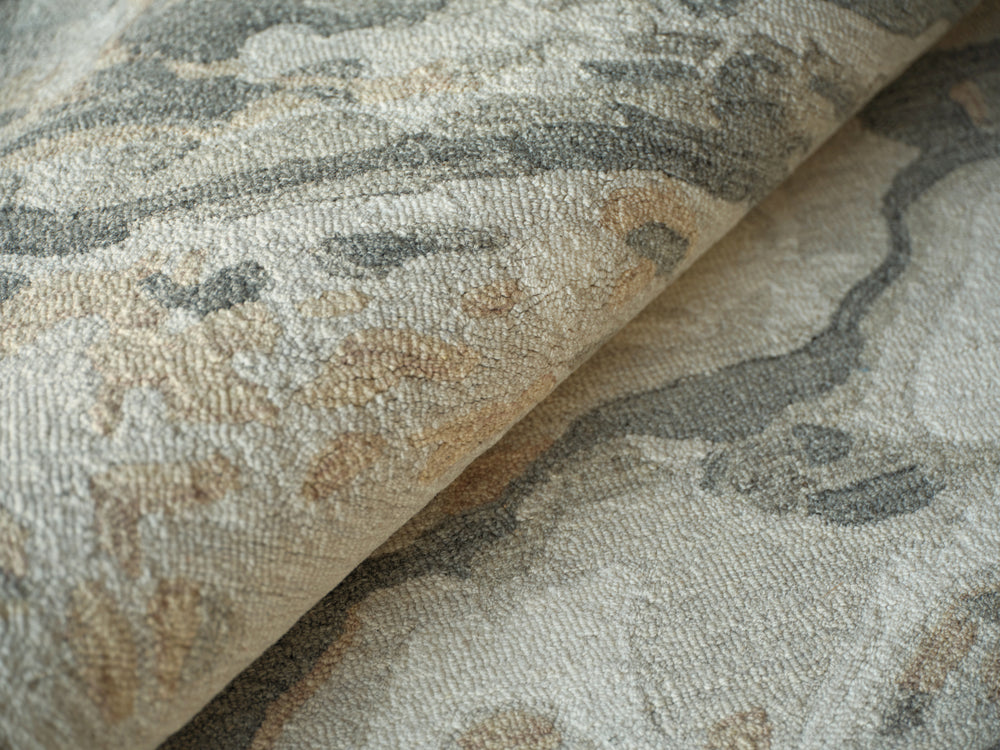 Exquisite Rugs Cortero 7161 Gray/Ivory Area Rug Lifestyle Image Feature