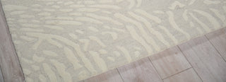 Exquisite Rugs Entro 7181 Silver/Ivory Area Rug Corner Image