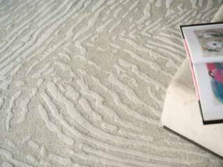 Exquisite Rugs Entro 7181 Silver/Ivory Area Rug Detail Image