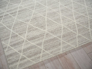 Exquisite Rugs Kodiak 7193 Beige/Ivory Area Rug Corner Image