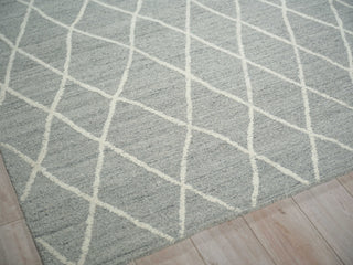 Exquisite Rugs Kodiak 7194 Gray/Ivory Area Rug Corner Image