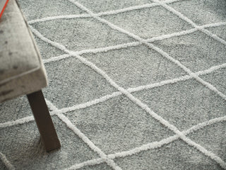 Exquisite Rugs Kodiak 7194 Gray/Ivory Area Rug Lifestyle Image Feature