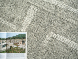 Exquisite Rugs Breckenridge 7205 Gray/Ivory Area Rug Lifestyle Image Feature