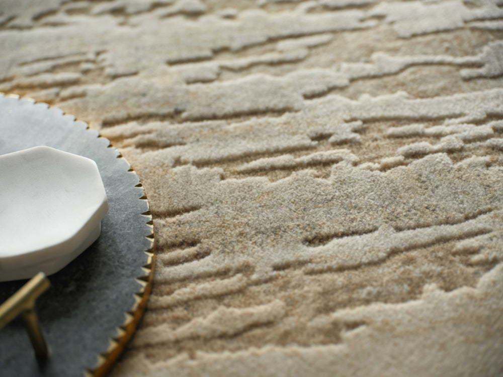 Exquisite Rugs Infinity 7235 Silver/Gray Area Rug by The Met Lifestyle Image Feature