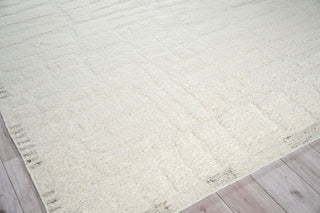 Exquisite Rugs Cozi 7241 Ivory/Silver Area Rug Corner Image