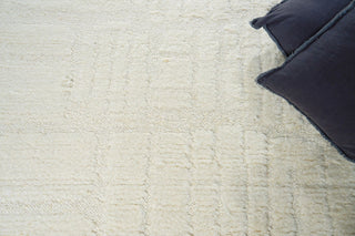 Exquisite Rugs Cozi 7241 Ivory/Silver Area Rug Lifestyle Image Feature