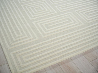 Exquisite Rugs Teton 7261 Silver/Ivory Area Rug Corner Image
