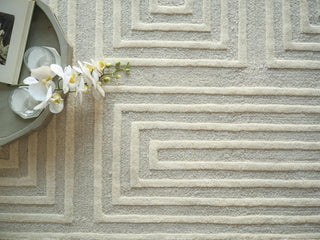 Exquisite Rugs Teton 7261 Silver/Ivory Area Rug Lifestyle Image Feature
