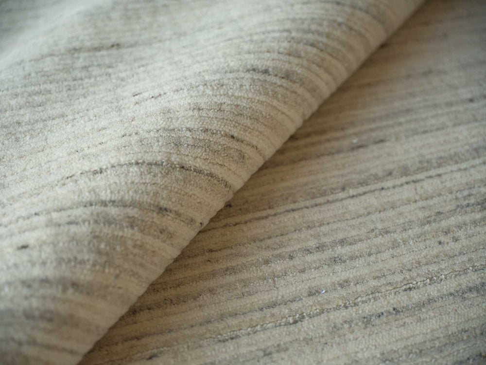 Exquisite Rugs Elko 7270 Silver Area Rug Lifestyle Image Feature