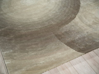 Exquisite Rugs Mitomo 7274 Taupe Area Rug by The Met Corner Image