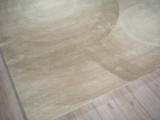 Exquisite Rugs Mitomo 7275 Pearl Area Rug by The Met Corner Image