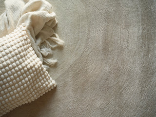Exquisite Rugs Mitomo 7275 Pearl Area Rug by The Met 