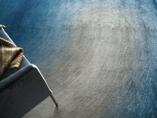 Exquisite Rugs Mitomo 7277 Navy/Gray Area Rug by The Met Lifestyle Image Feature