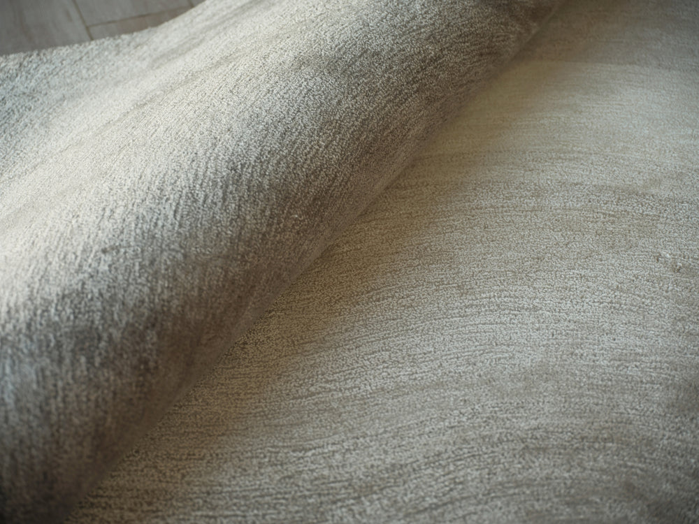 Exquisite Rugs Mitomo 7278 Charcoal/Ivory Area Rug by The Met Lifestyle Image Feature
