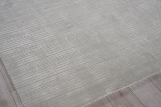 Exquisite Rugs Cavallo Modern 7308 Silver Area Rug Corner Image