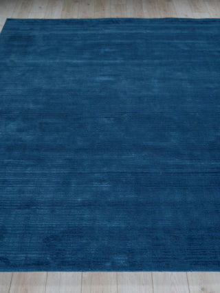 Exquisite Rugs Cavallo Modern 7309 Navy Area Rug Closeup Image