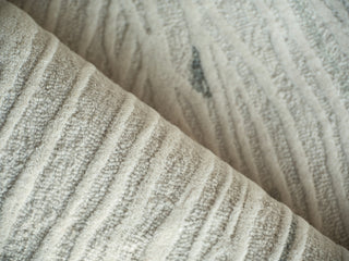 Exquisite Rugs Entro 7318 Silver/Ivory Area Rug Pile Image