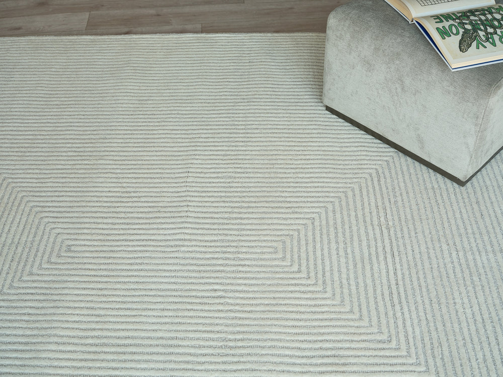 Exquisite Rugs Teton 7325 Silver/Ivory Area Rug Lifestyle Image Feature