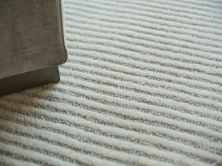 Exquisite Rugs Teton 7325 Silver/Ivory Area Rug Lifestyle Image Feature