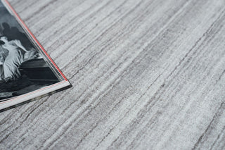 Exquisite Rugs Serenity 7389 Grey/Silver Area Rug Detail Image