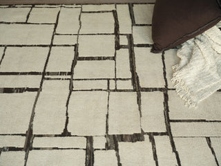 Exquisite Rugs Mojave 7457 Ivory/Espresso Area Rug Detail Image