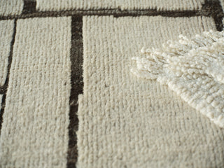 Exquisite Rugs Mojave 7457 Ivory/Espresso Area Rug Lifestyle Image Feature