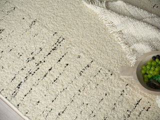 Exquisite Rugs Sunstone 7489 Ivory/Black Area Rug Lifestyle Image Feature