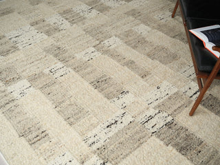 Exquisite Rugs Sunstone 7492 Beige/Brown Area Rug Lifestyle Image Feature