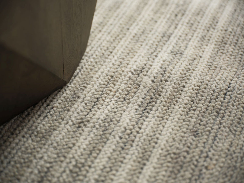 Exquisite Rugs Oslo 7493 Gray/Cream Area Rug Lifestyle Image Feature