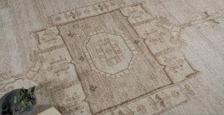 Exquisite Rugs Estate 7519 Light Gray/Gray Area Rug Lifestyle Image Feature