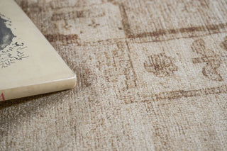Exquisite Rugs Estate 7519 Light Gray/Gray Area Rug Lifestyle Image Feature